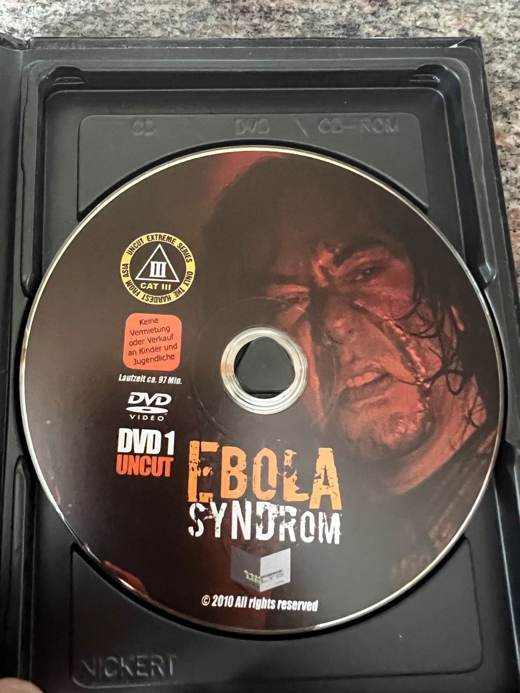 Tutti i DVDs: Ebola Syndrom - Hartbox - CAT III – Nuovo (secondo la descrizione) da Altstätten SG venduto da sheamus 2