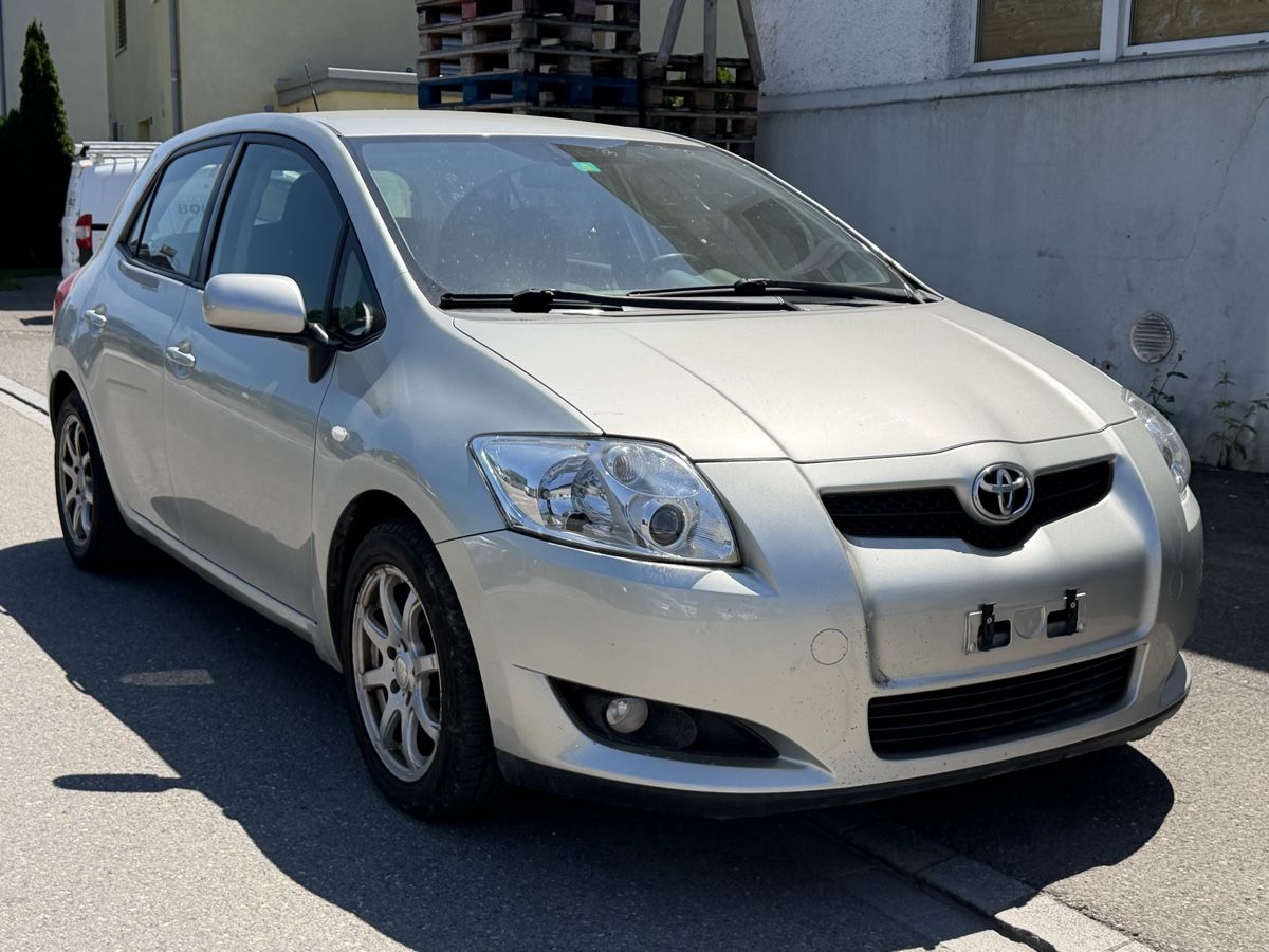 Toyota Automobili: Toyota Auris 2,2 Diesel Ab MFK  – Usato da Amriswil venduto da Autocent 2