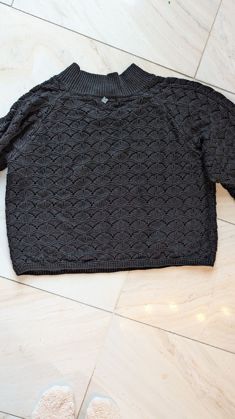 Pullover & Sweatshirts: Schwarzer Strick Pullover mit Glitzergarn und Stehkragen  – Gebraucht aus Neuheim von sh0_gbz7 2