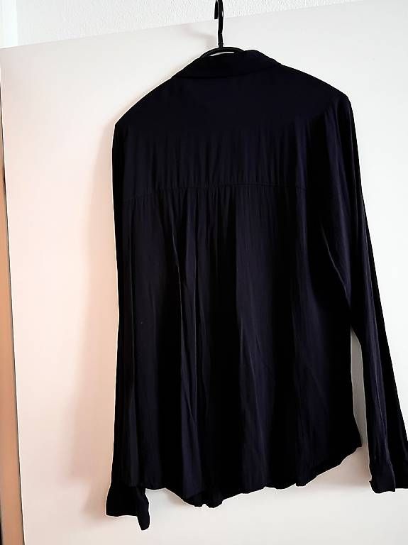 Blusen: Schwarze Bluse – Gebraucht aus Luzern von CooperX 1