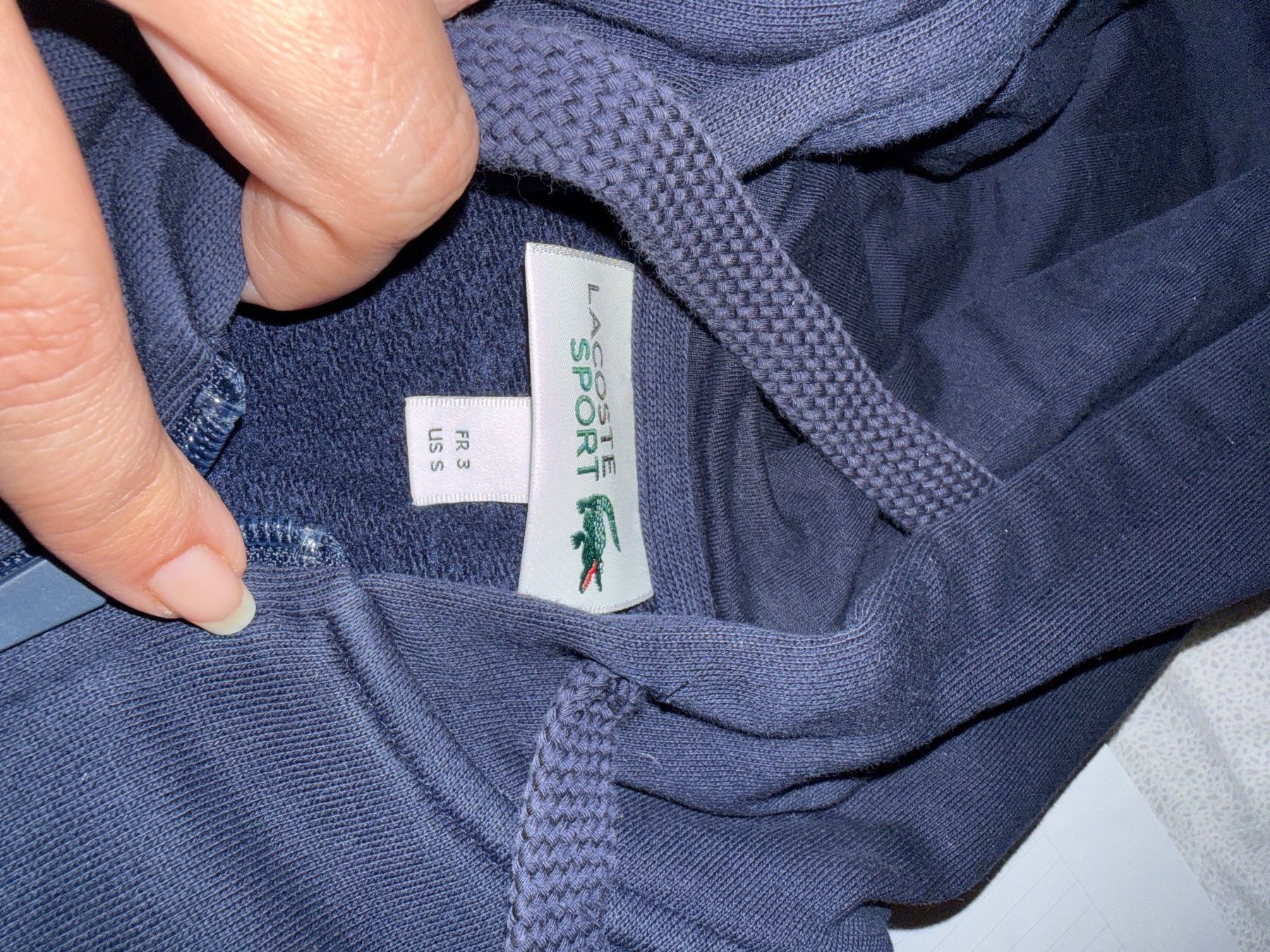 Lacoste Giacche: Lacoste Kapuzenjacke Gr. S  dunkelblau – Usato da Oberwil BL venduto da Zenga60 1