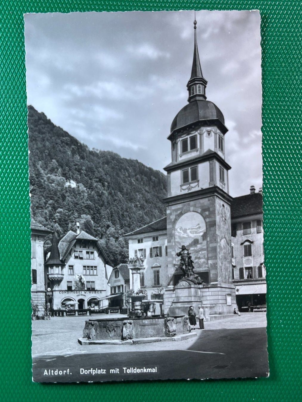 Cartes postales: Altdorf - Dorfplatz mit Tellendenkmal – D'occasion à Steg VS par _vinci_