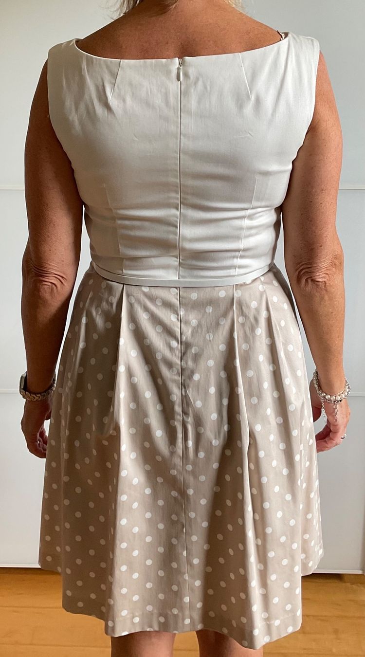 Kleider: Kleid Comma – Neu (gemäss Beschreibung) aus Amriswil von Chmm1 2