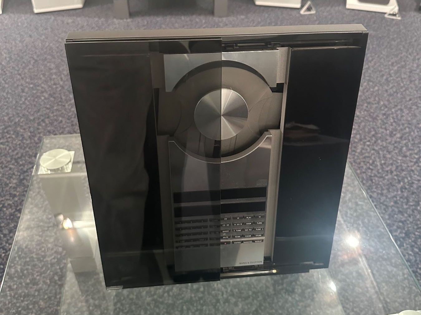 Bang & Olufsen Sistemi audio & multimediali: Bang & Olufsen BeoCenter 2300 – Difettoso da Aarau venduto da Bollaar