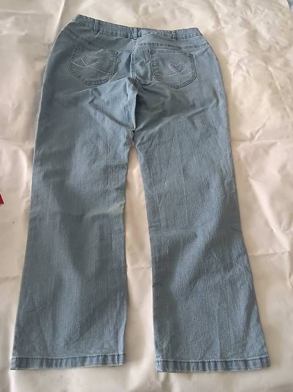Jeans: Jeans bleu clair – Neuf avec emballage d'origine à Yverdon par Nany6 1