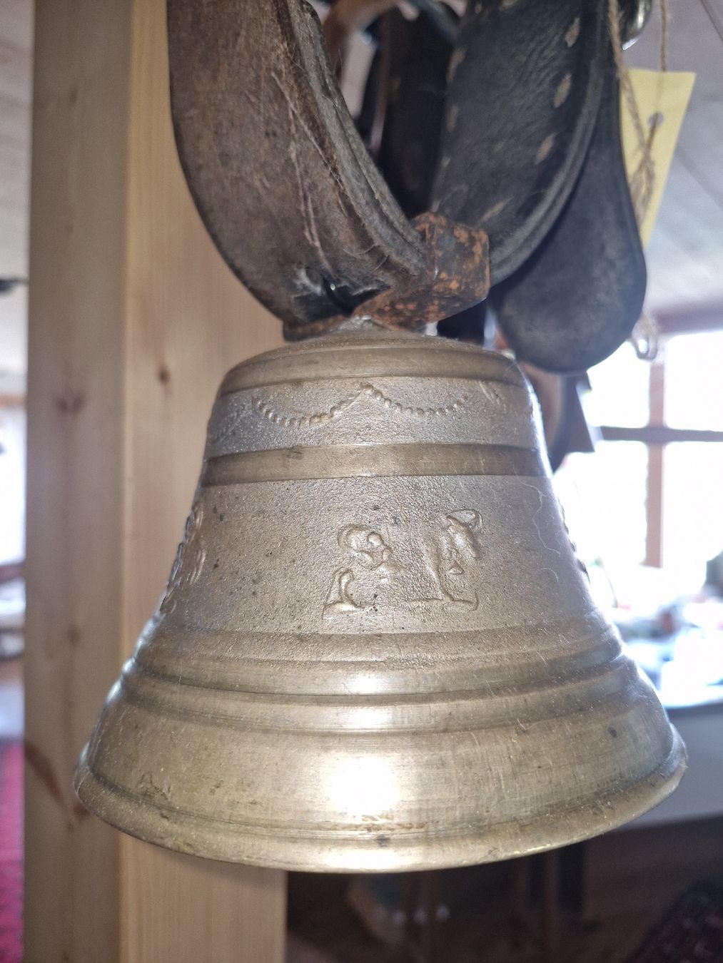 Cloches & sonnailles: Glocke Treichel  – D'occasion à Guarda par rue_bpd7 2