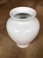 Weisse Porzellan Vase für Tulpen Frühling Deko