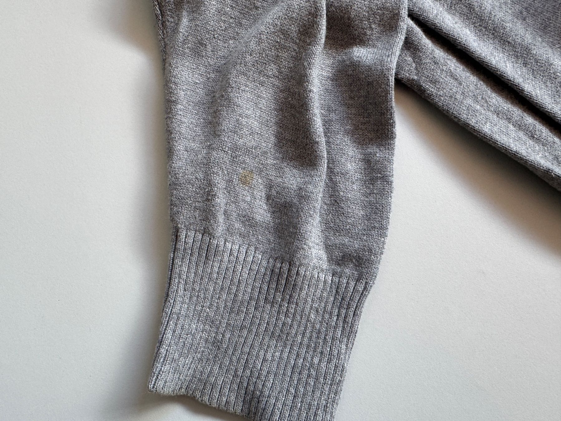 Tommy Hilfiger Maglioni & Felpe: Tommy Hilfiger V-Neck pullover MEN Size M 100% cotton – Usato da Neuchâtel venduto da _Easy_to_Find_ 6
