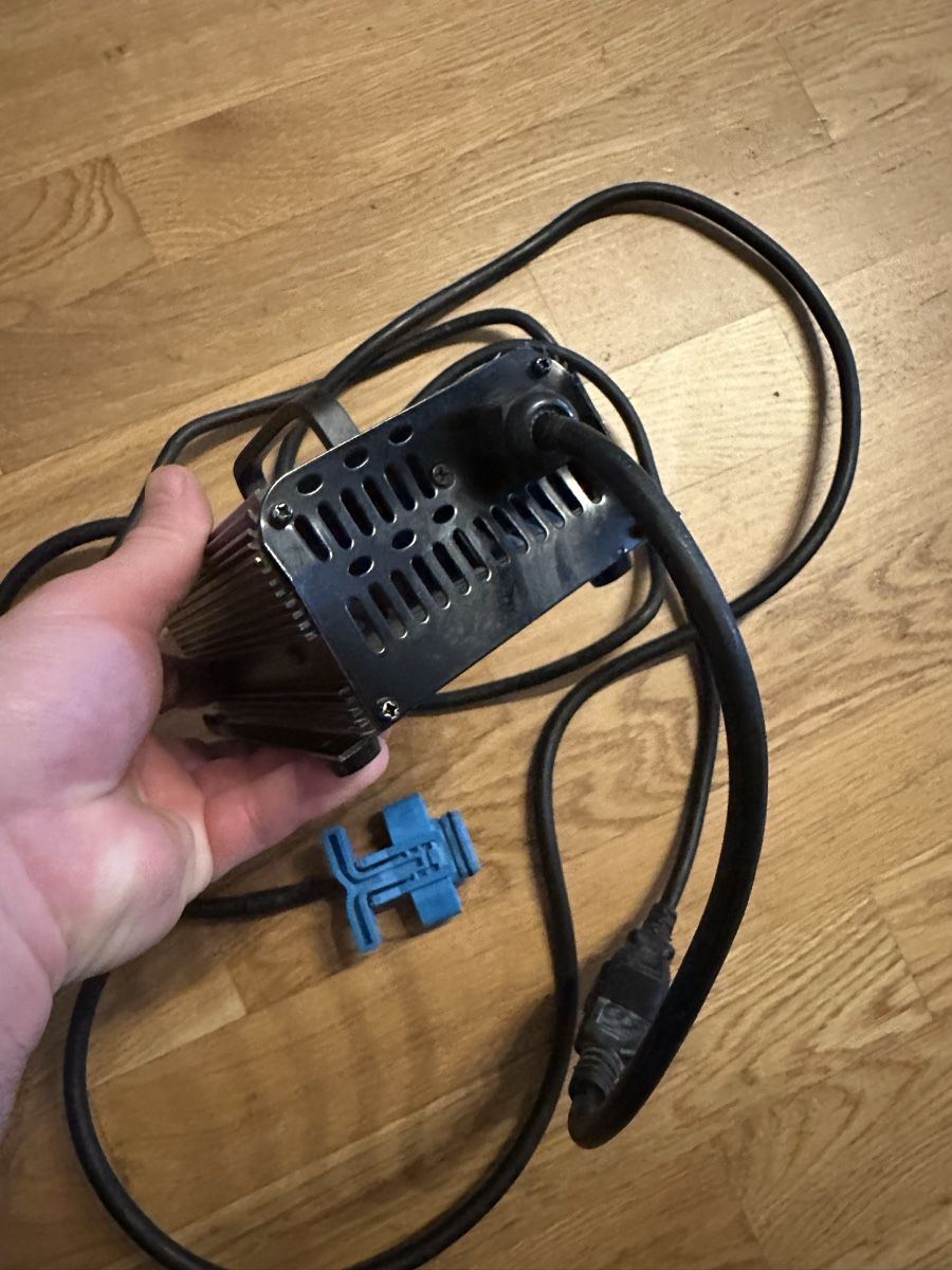 Ladegeräte: 48V Battery Charger - Model SWCH48V10A-B - Tested – Gebraucht aus Pratteln von Besliu.Claudiu 1