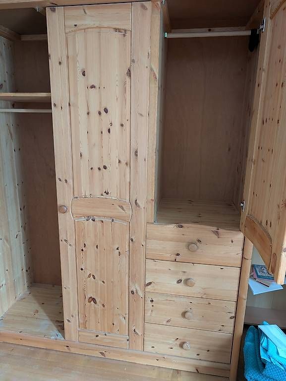 Armadi: Holz Kleiderschrank 220x210 – Usato da Trimmis venduto da GianlucaB 1