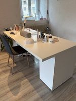 Professioneller Nageltisch mit integriertem Absauger
