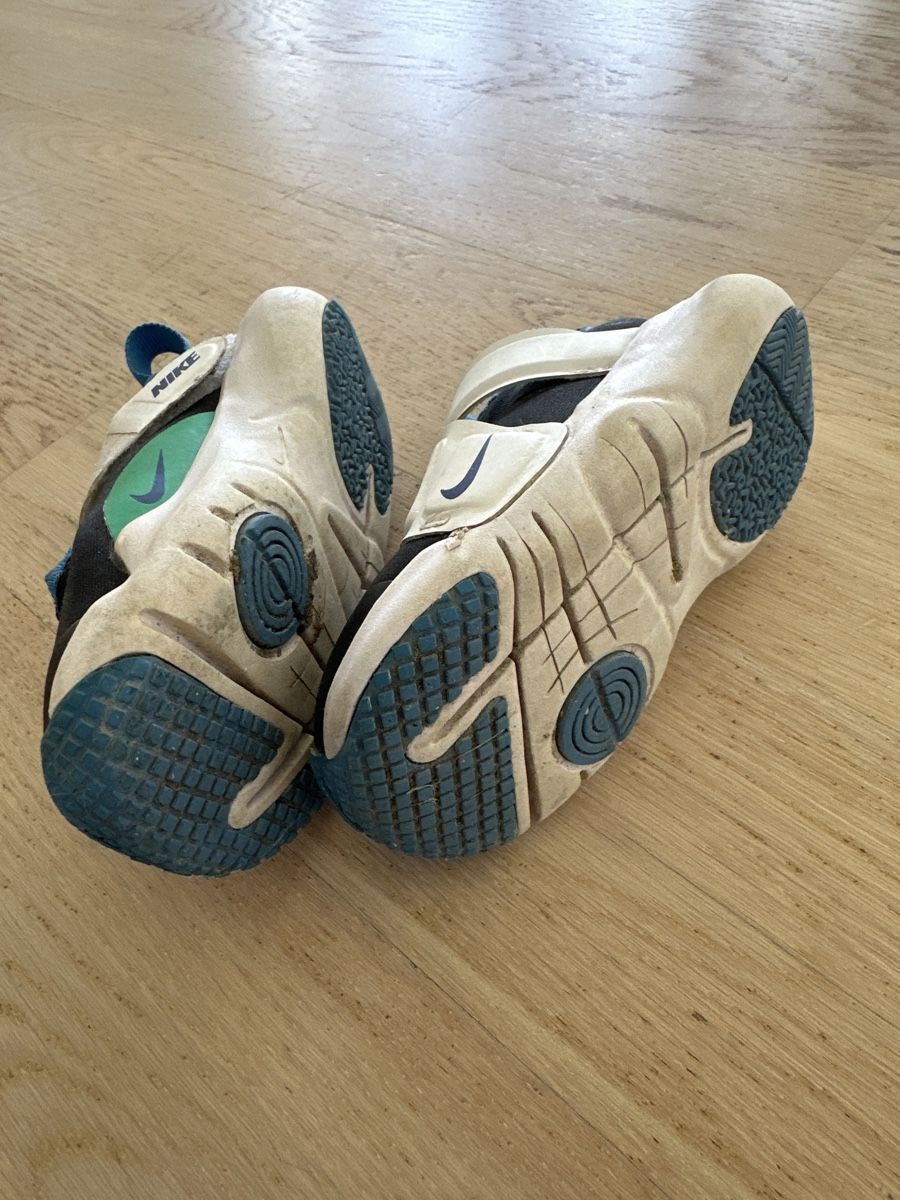 Nike Scarpe per ragazzi: Nike trainers Size 22; Kinderschuhe – Usato da Baden venduto da petyabab 1