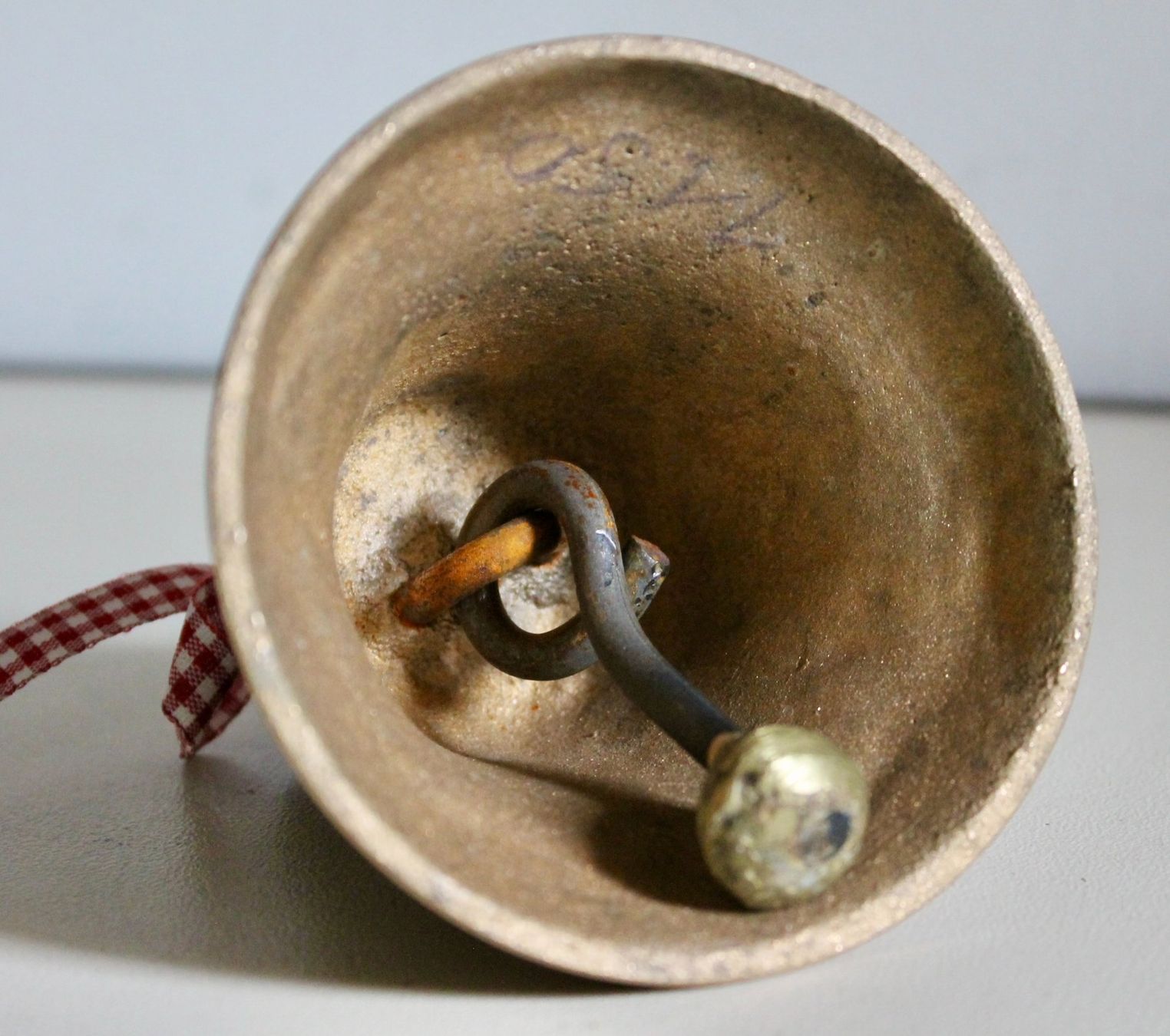 Campanacci mucche: SCHÖNE MESSING-GLOCKE MIT SCHWEIZER-KREUZ – Usato da Kirchlindach venduto da hekilida 2