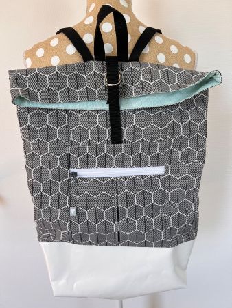 Roll-Top Rucksack Handmade | Schwarz-Weiss & Mint | NEU