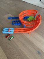 Hot Wheels Rennbahn Set mit Autos guter Zustand
