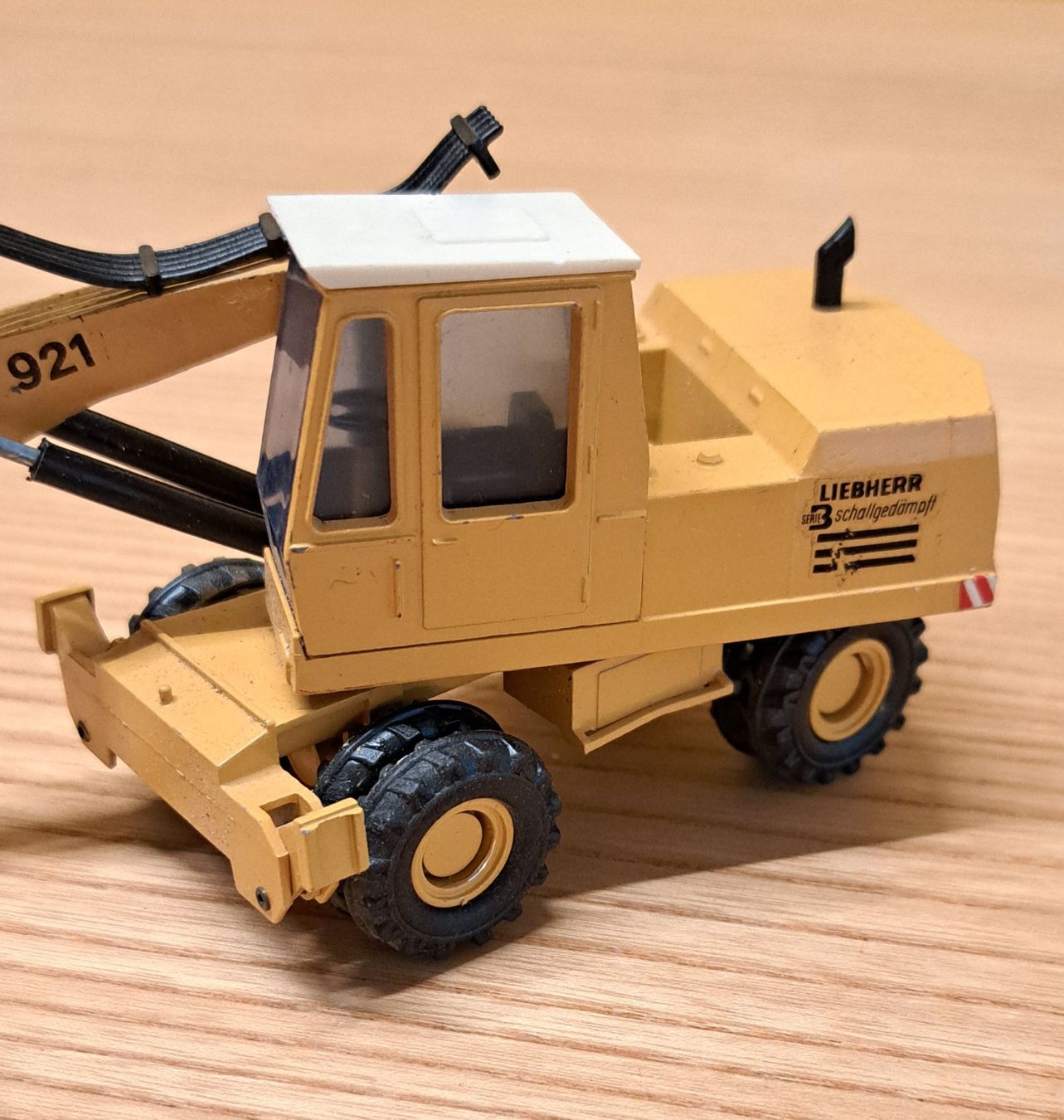 Liebherr Kit di modellismo & Modellini statici: Liebherr Bau Bagger  Modell 921 / Defekt – Difettoso da Dietlikon venduto da kosta.katoglou 6