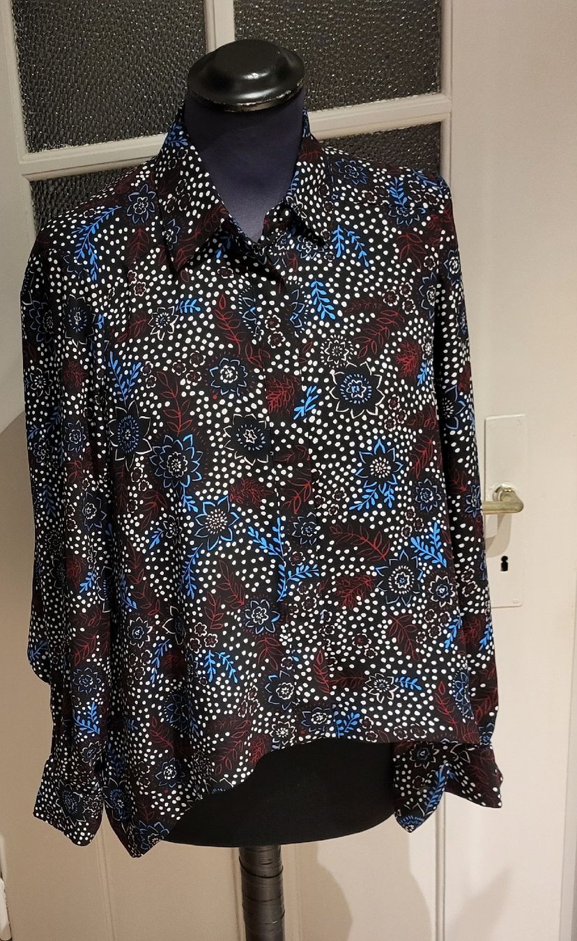Camicette: Elegante Bluse Gr. XS schwarz gemustert Blumenmuster – Usato da Zürich venduto da Roberto040