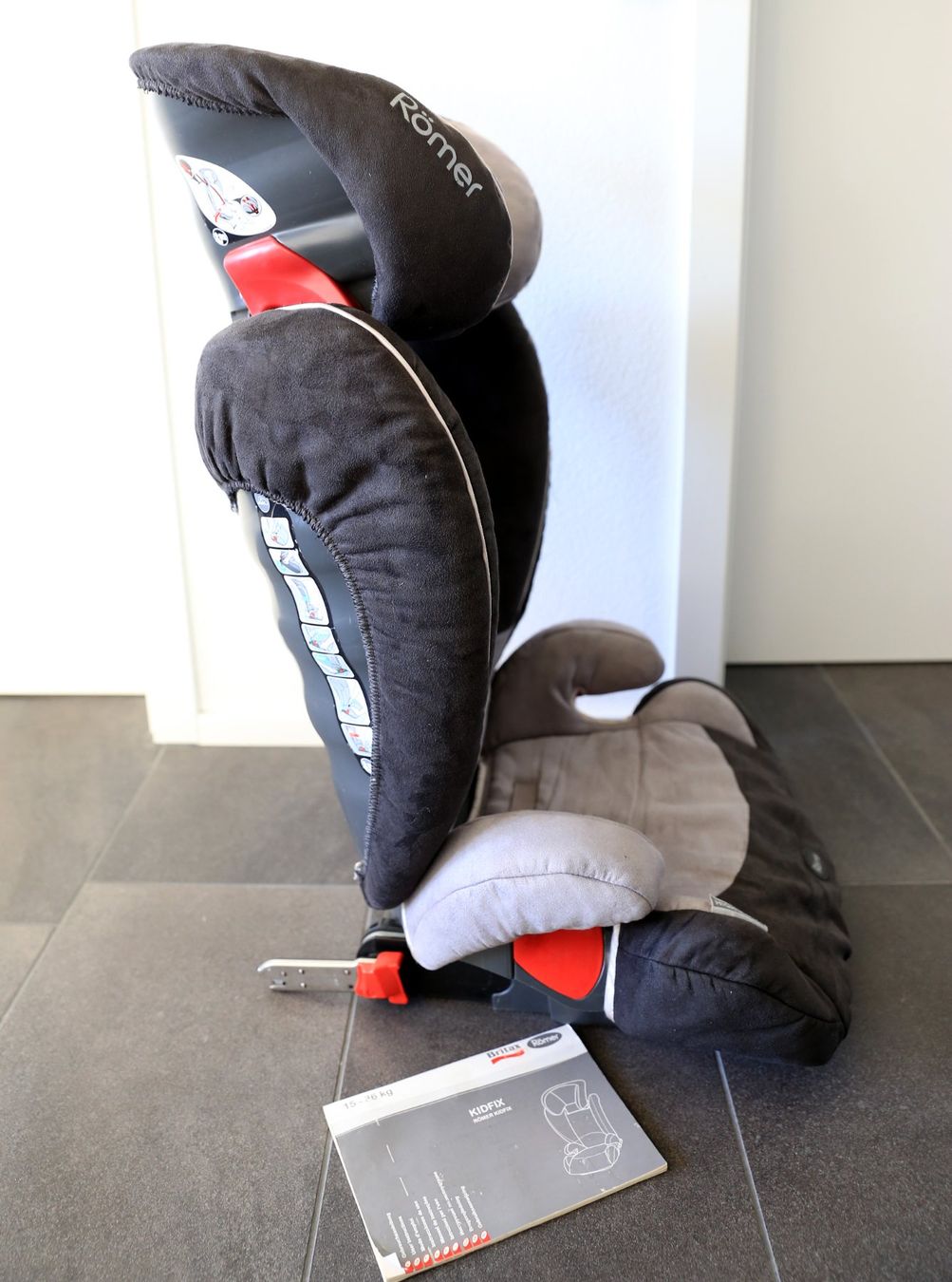 Britax Römer Sièges auto: Kinderautositz Britax Römer Kidfix – D'occasion à Altishausen par Jomisaru 3