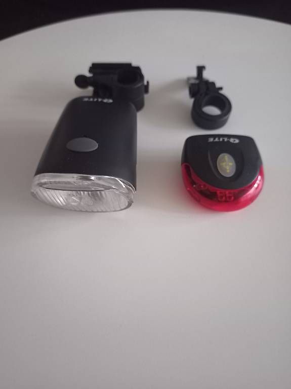 Ersatzteile: Fahrradlichter inkl. Halterungen – Gebraucht aus Altdorf UR von sportlife
