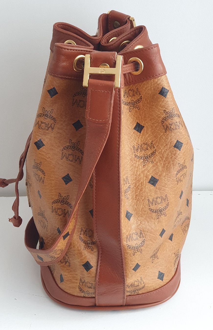 Mcm Sacs femmes: MCM Beuteltasche Medium Cognac Canvas – D'occasion à Niederteufen par Mira_72 1