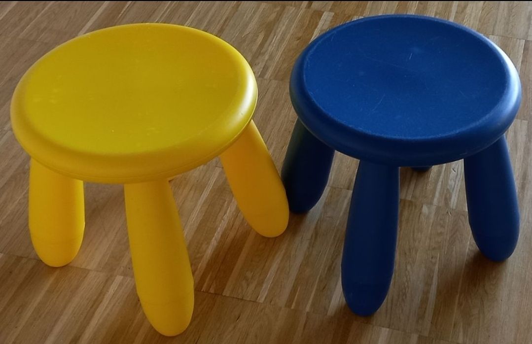 Ikea Tavoli: Runder, blauer Tisch. Inkl. 4 Stühle – Usato da Berlingen venduto da Scherrer7706 3
