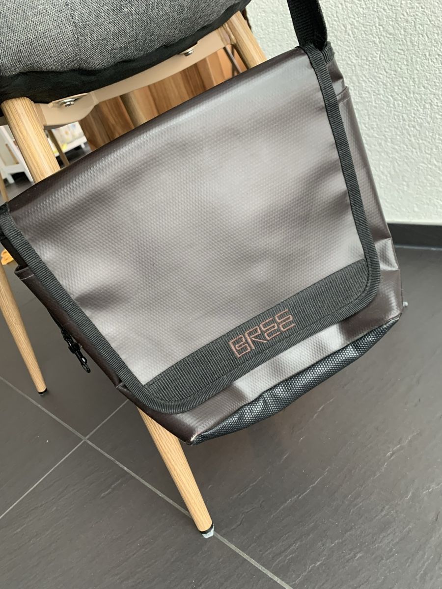 Bree Taschen: Coole Umhängetasche/Schultertasche von Bree – Gebraucht aus St.Gallen von Ha-Ha