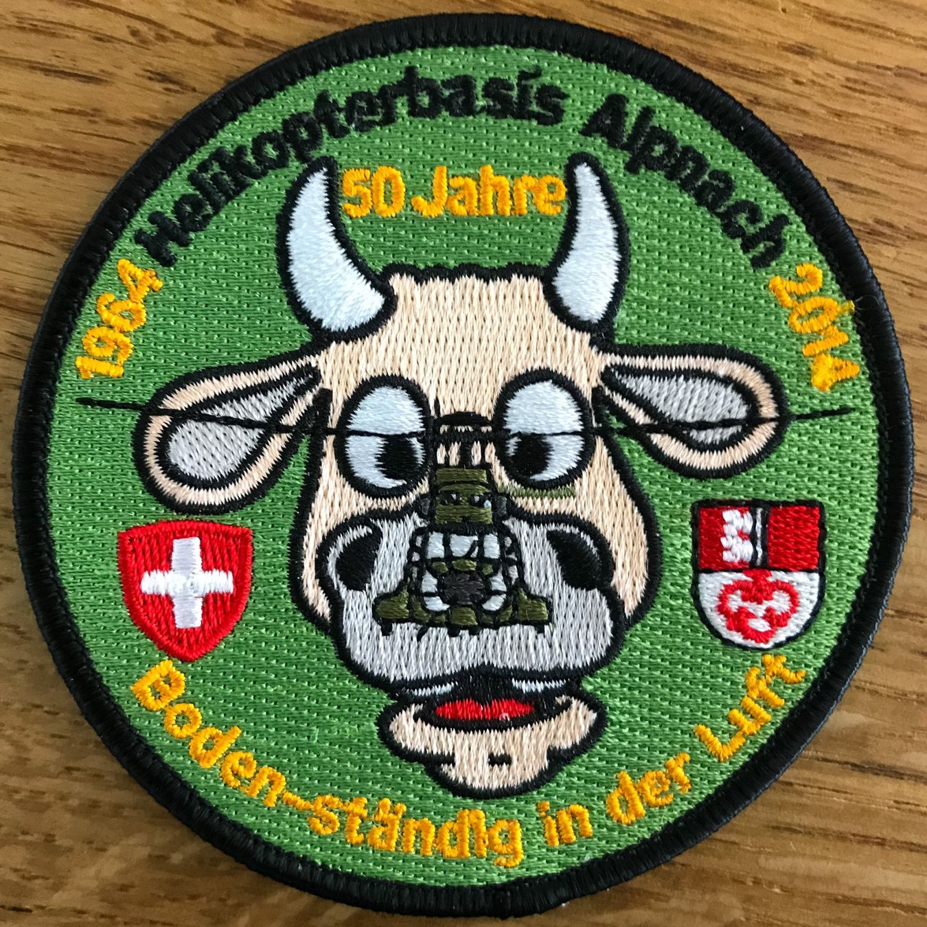 Schweizer Armee Toppe: Schweizer Luftwaffe Helikopterbasis Alpnach 50 Jahre – Nuovo (secondo la descrizione) da Bern venduto da mercandante
