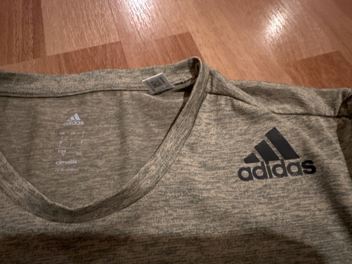 Adidas T-shirt: Adidas T-Shirt Gr. L – Usato da St. Gallen venduto da mai_zpt7 1