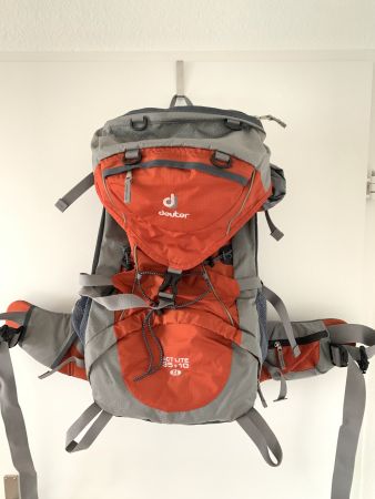 Deuter Rucksack Act Lite 35 + 10 L Orange/Grau