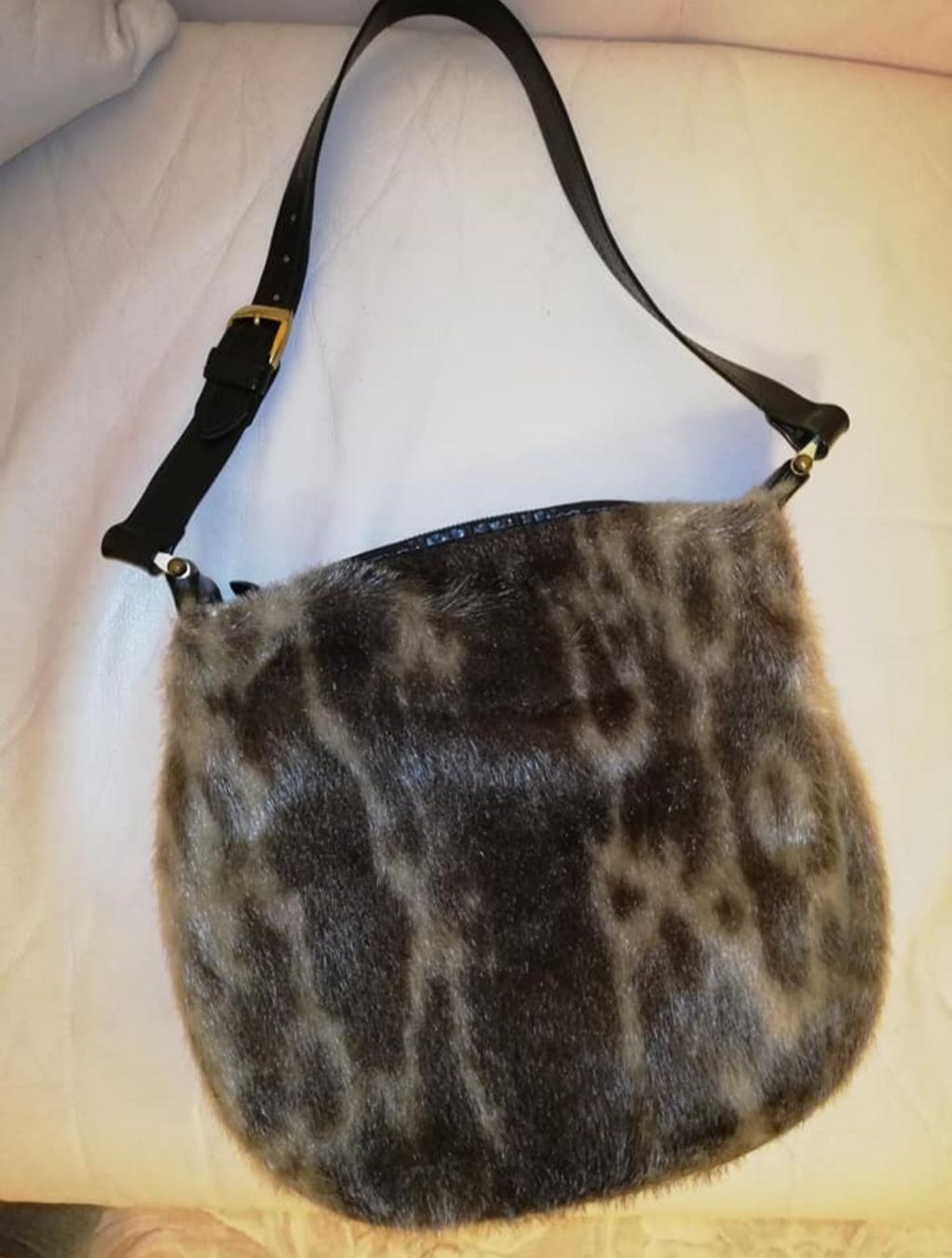 Sacs femmes: Handtasche Pelz  – D'occasion à Zuzwil SG par BeyondBelief_