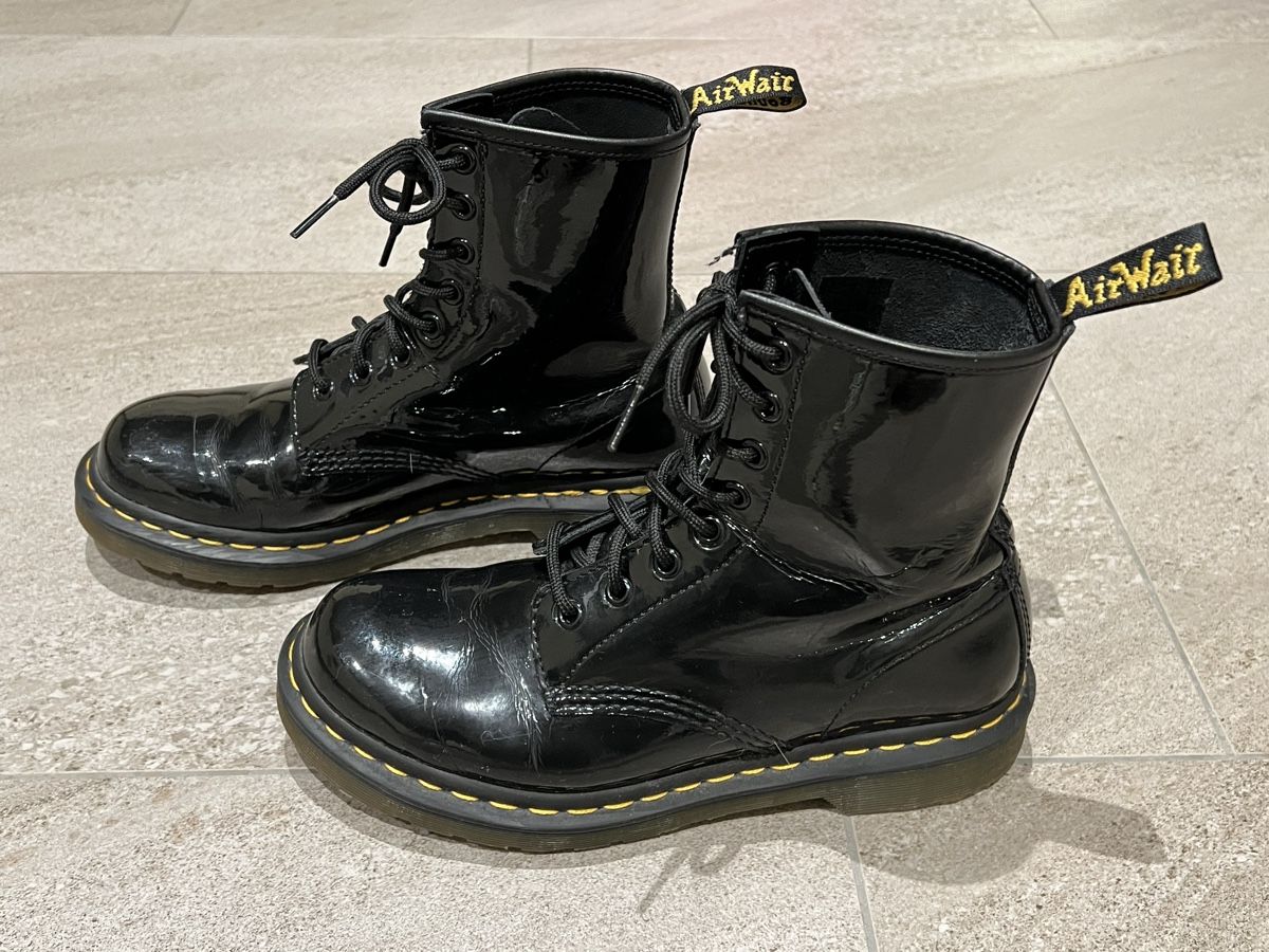 Dr. Martens Damenschuhe: Dr. Martens schwarz Lack Gr. 39 – Gebraucht aus Seuzach von Inam 1