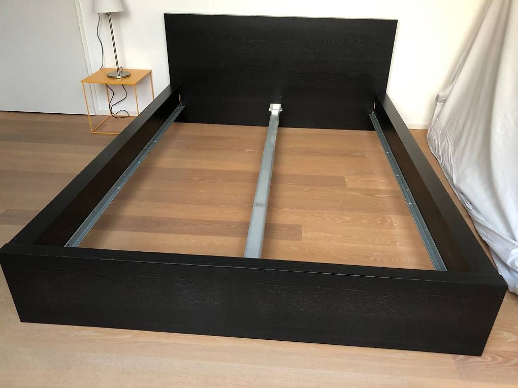 Ikea Lits: Bettgestell schwarz 140 cm x 200 cm – D'occasion à Samstagern par TAAF