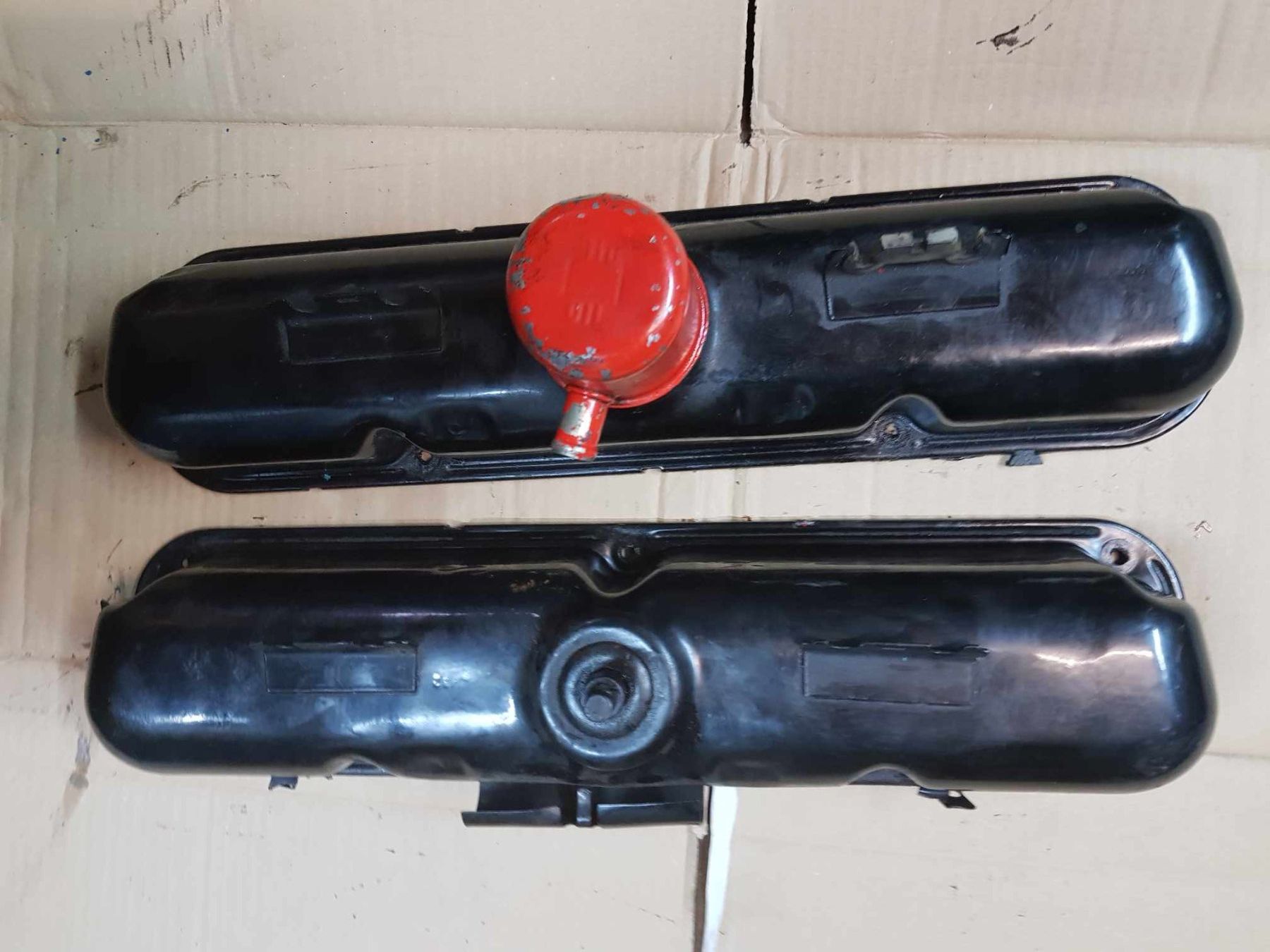 Chrysler Tutti pezzi di ricambio auto: Chrysler Small Block  Ventildeckel – Usato da Niedergösgen venduto da usc_tt5r