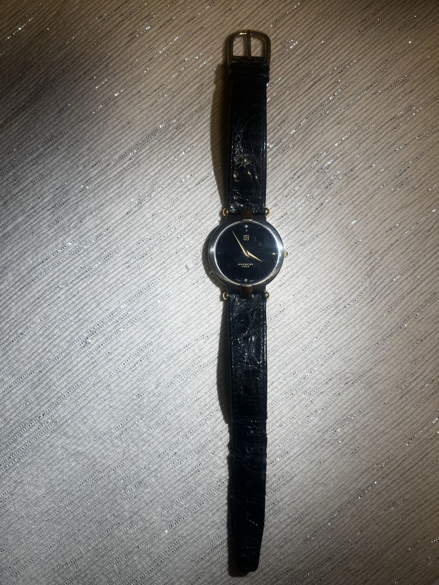 Givenchy Bracelets: Montre GIVENCHY Paris  – D'occasion à Sierre par A-T-A 1