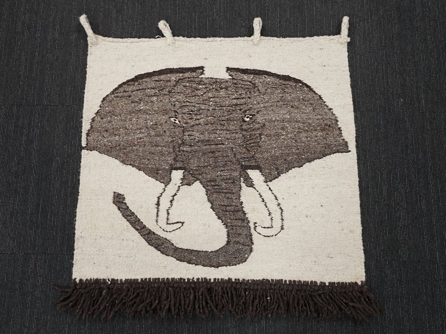Tappeti: Elefant Afrikanischer Wandteppich – Usato da Volketswil venduto da brockipfannenstil