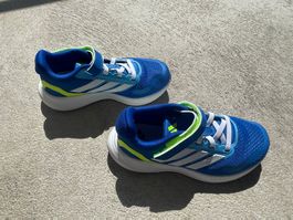 Adidas Falcon Hallenschuhe (Grösse 29)
