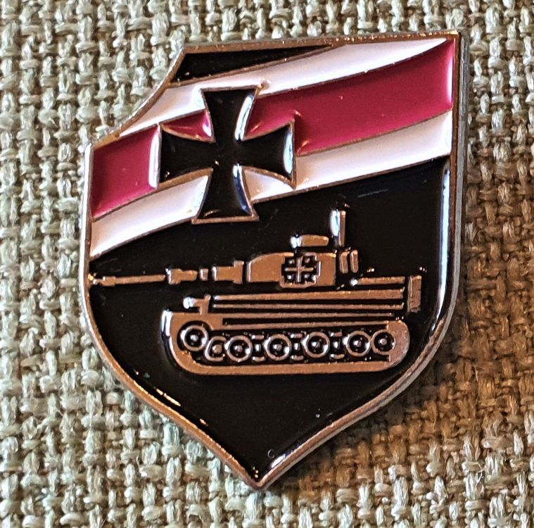 Panzer Löwe Ansteckpin - 30x14,6 Mm, Antik-silberfarben, Mit Dorn Und Schmetterlingsverschluss