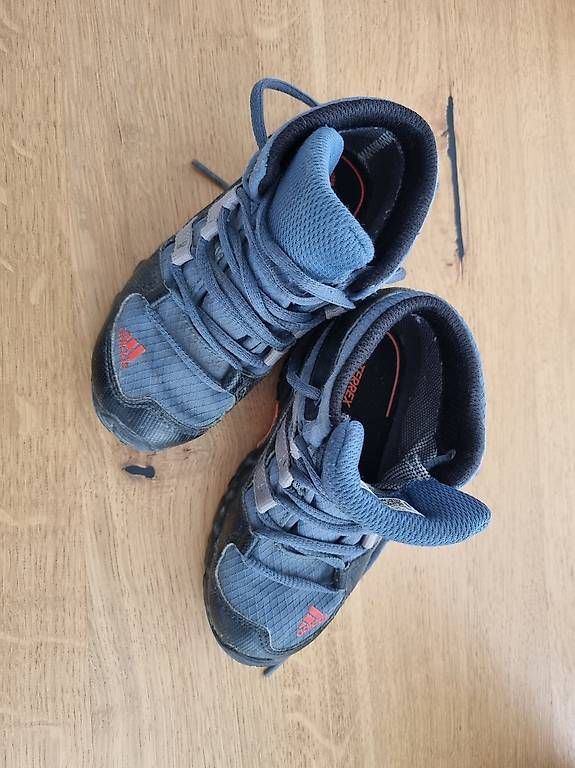 Scarpe per ragazzi: Adidas Terrex Wanderschuhe Gr 25 – Usato da Wängi venduto da ann_qj8y