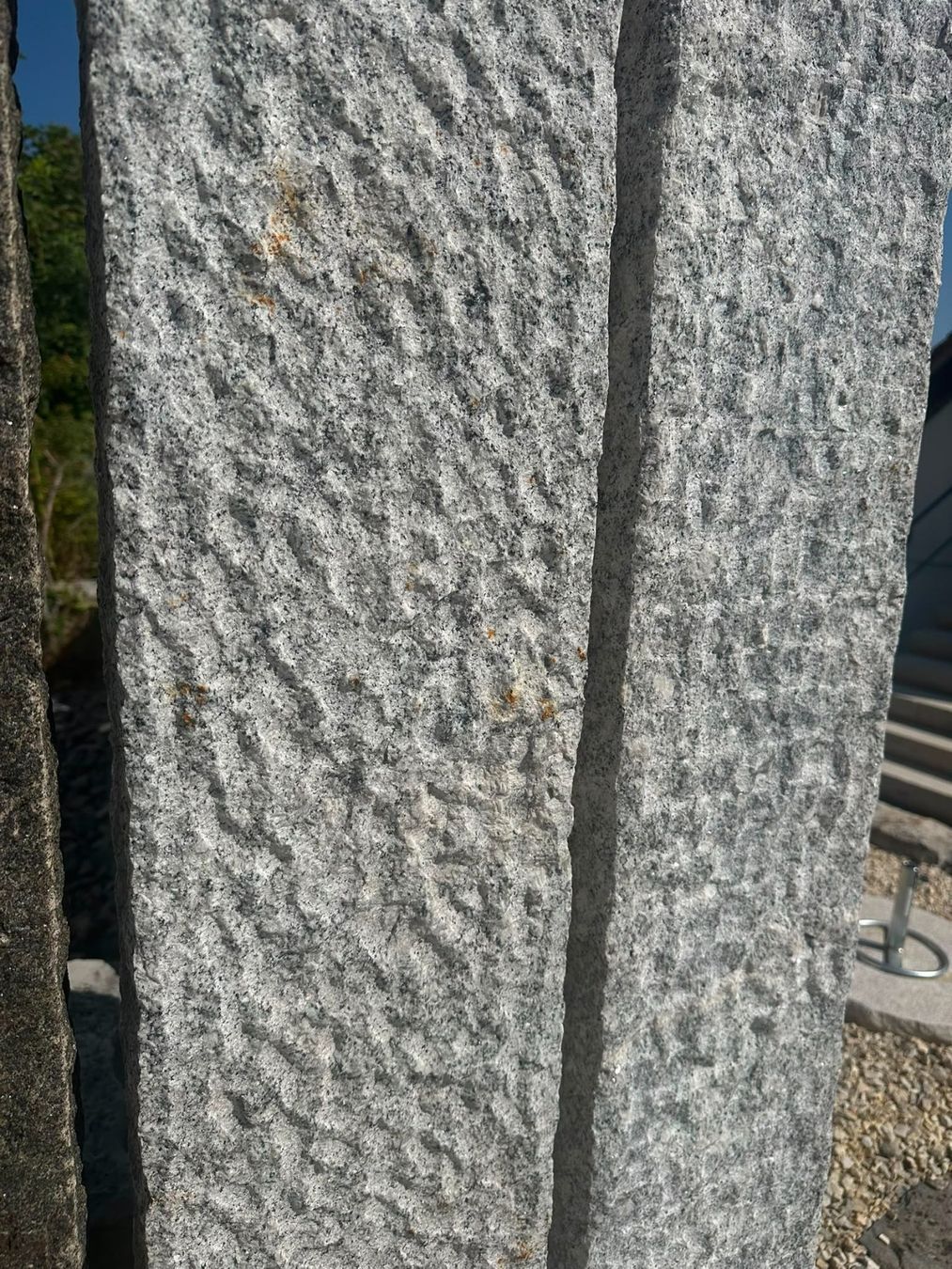 Pietre & tegole: 16 Stk. Palisaden Granit hellgrau / Format 250cmx30cmx8cm – Nuovo e nell'imballaggio originale da Steinmaur venduto da Steinbeisser
