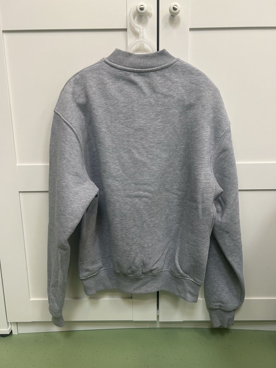 Maglioni & Felpe: Graues Baumwoll-Sweatshirt, Grösse M – Nuovo (secondo la descrizione) da Recherswil venduto da svfae77 2