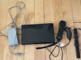 Schwarze Nintendo Wii U Konsole mit Zubehör - Top! (391)