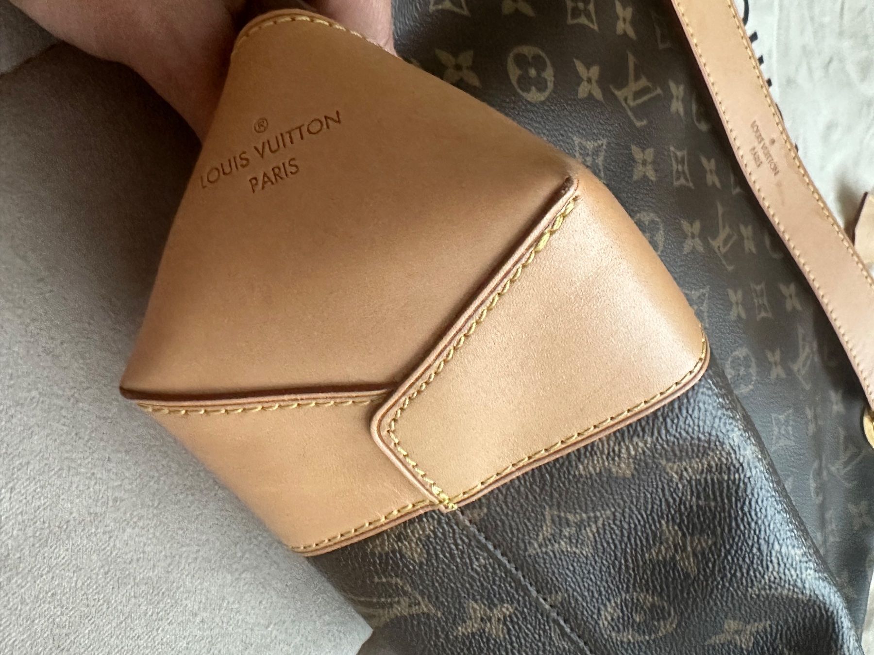 Louis Vuitton Taschen für Damen: LOUIS VUITTON Monogram Canvas Berri PM Bag – Gebraucht aus Herbligen von Akkurat265 1