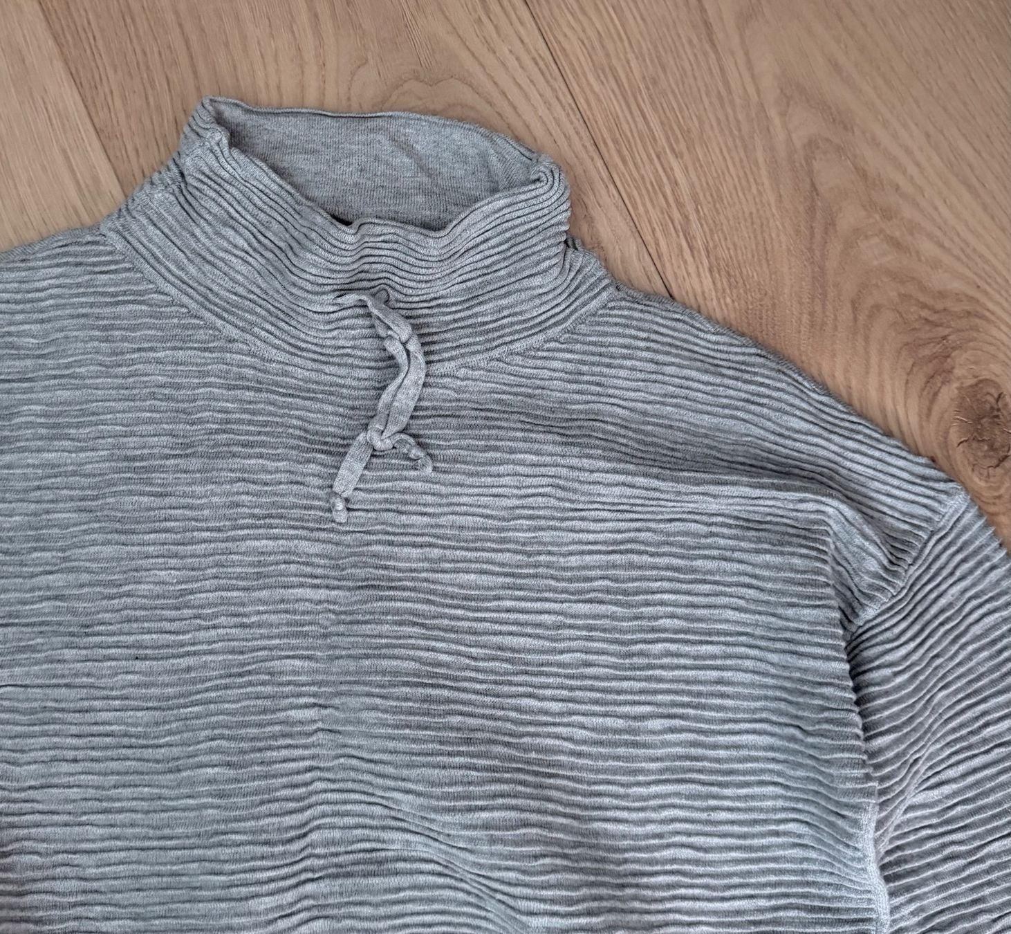 Pullover & Sweatshirts: Grauer Strickpullover mit Kragen, Damen Gr. S – Gebraucht aus Sursee von escape62 1