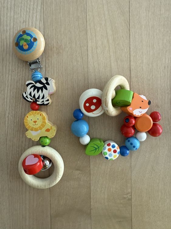 Jouets: Baby Spielzeug und Nuggikette Holz - neuwertig – Neuf (Voir description) à Lyss par Sibella56