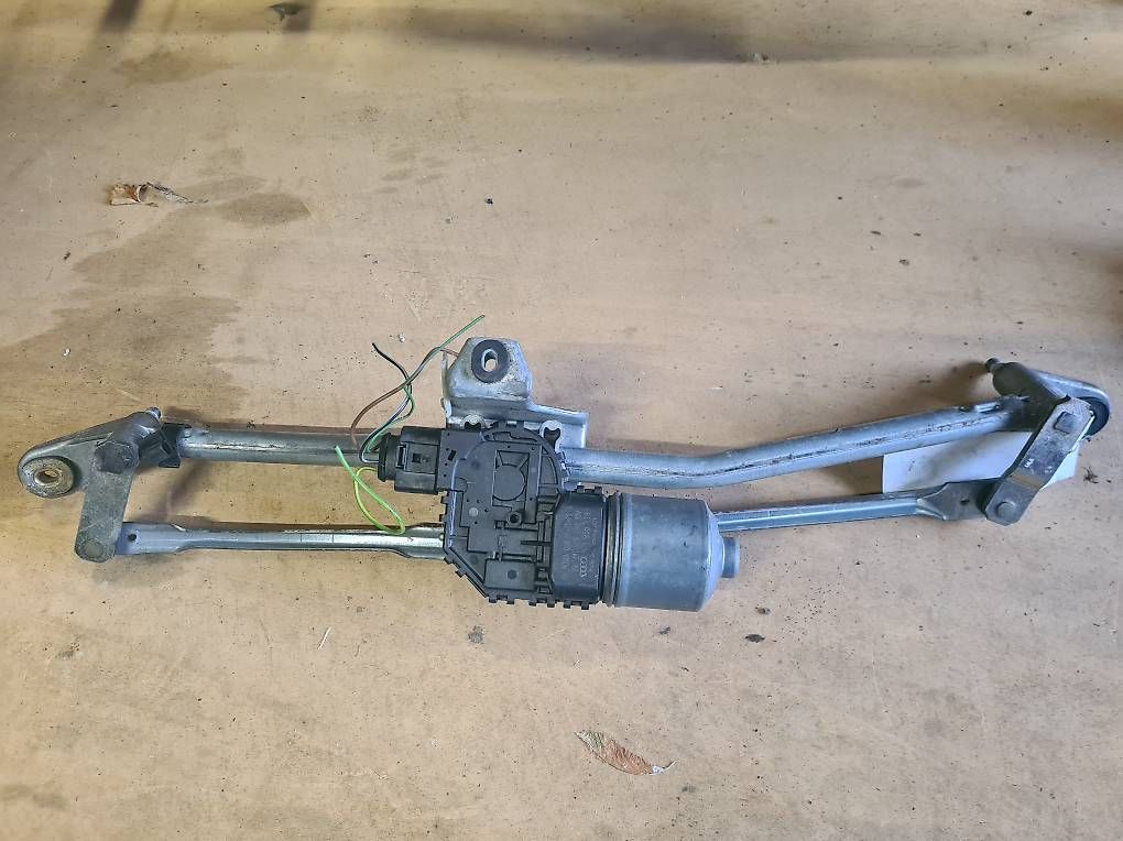Tutti pezzi di ricambio auto: Audi A4 Scheibenwischermotor – Usato da Baldingen venduto da alb_kwf7