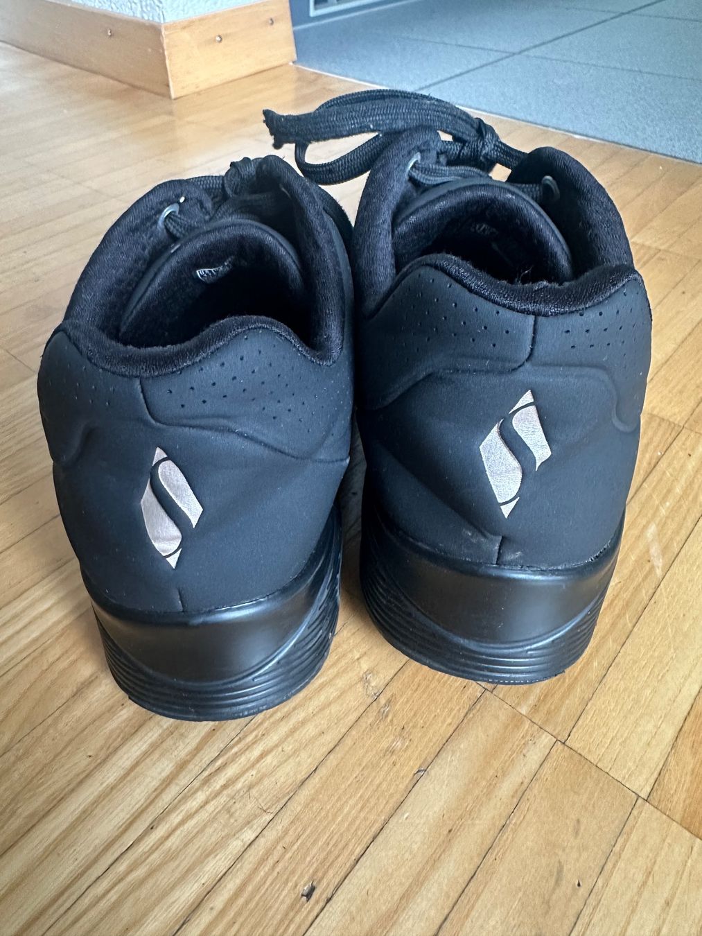 Skechers Scarpe da uomo: Skechers schwarz original – Usato da Spreitenbach venduto da Dafne05 2