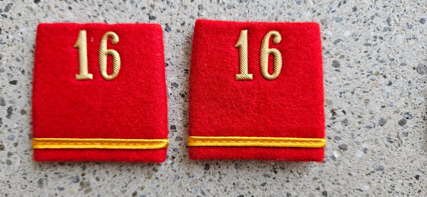 Schweizer Armee Placchette & Badge: *** Patten /Schulterschlaufen mit Nummer *** – Usato da Riedholz venduto da fr_sIruP