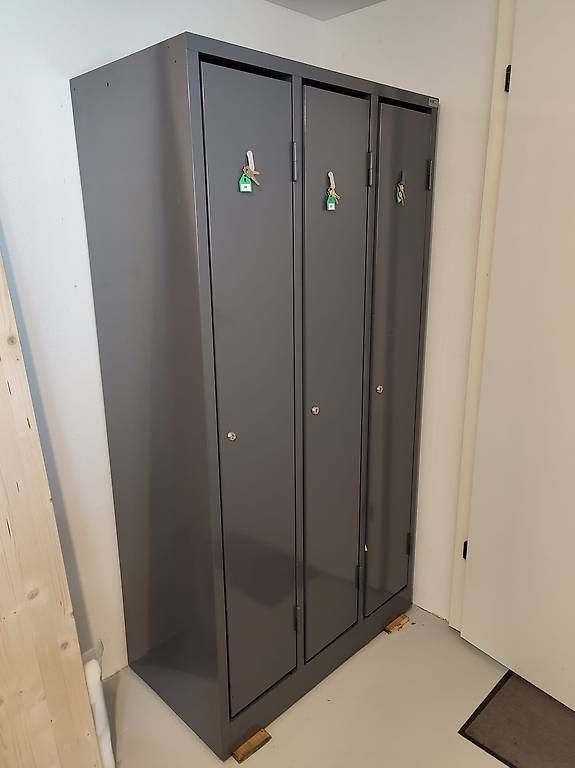 Guardaroba: Spint - Garderobe  – Usato da Oberegg venduto da LTEOnline