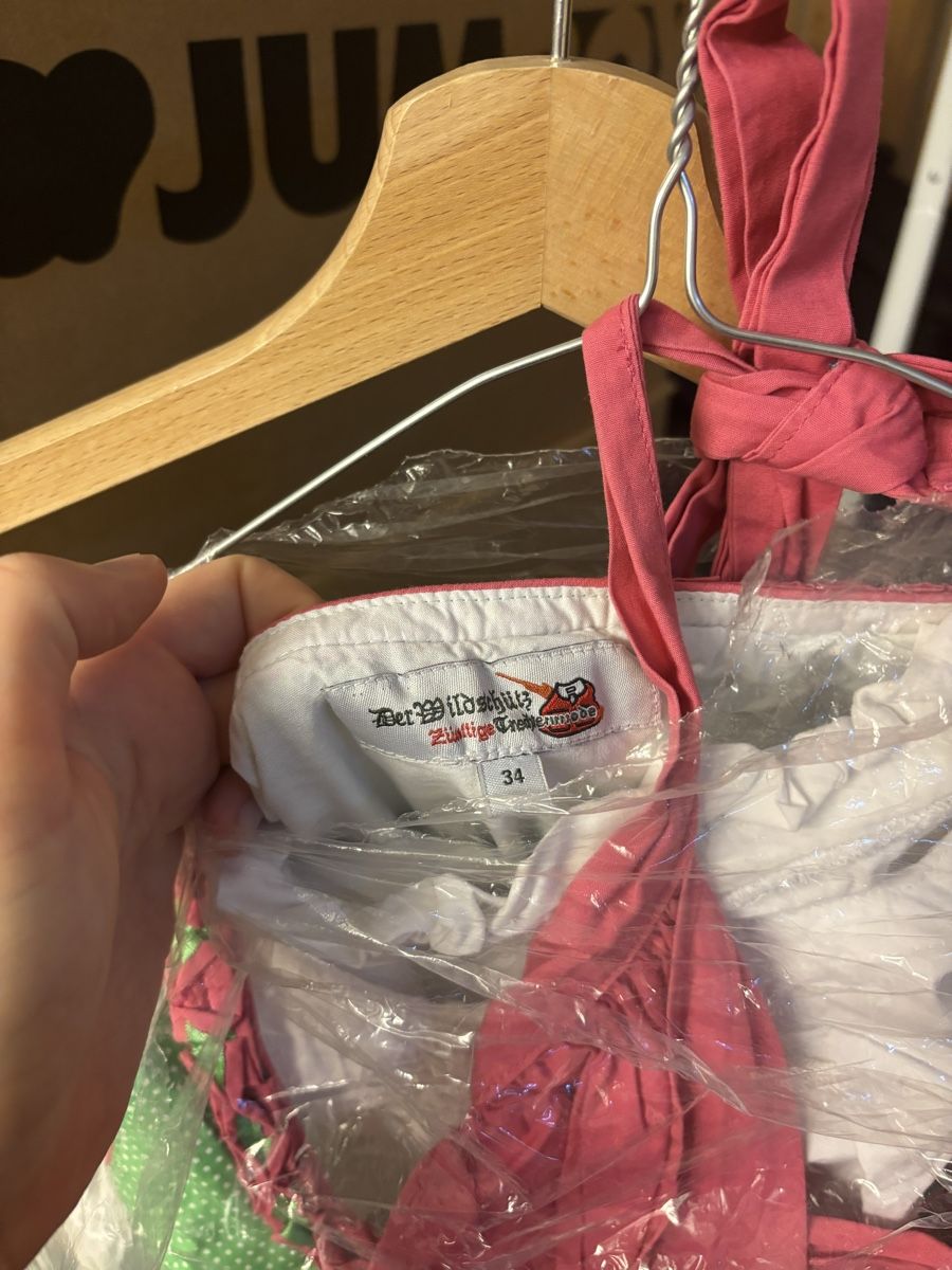 Kleider: Dirndl Gr. 34 mit Bluse – Gebraucht aus Basel von a.tamara9 2