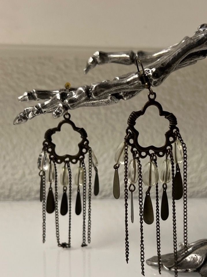 Ohrringe & -stecker: Ohrringe Blumen mit transparenten Perlen- & Kettenbehang – Gebraucht aus Zürich von rigani